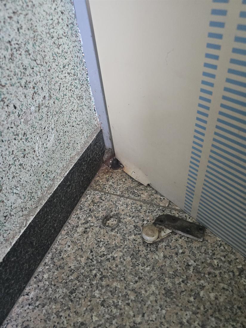광주 평촌 빌라 현관문 힌지 용접 시공 전