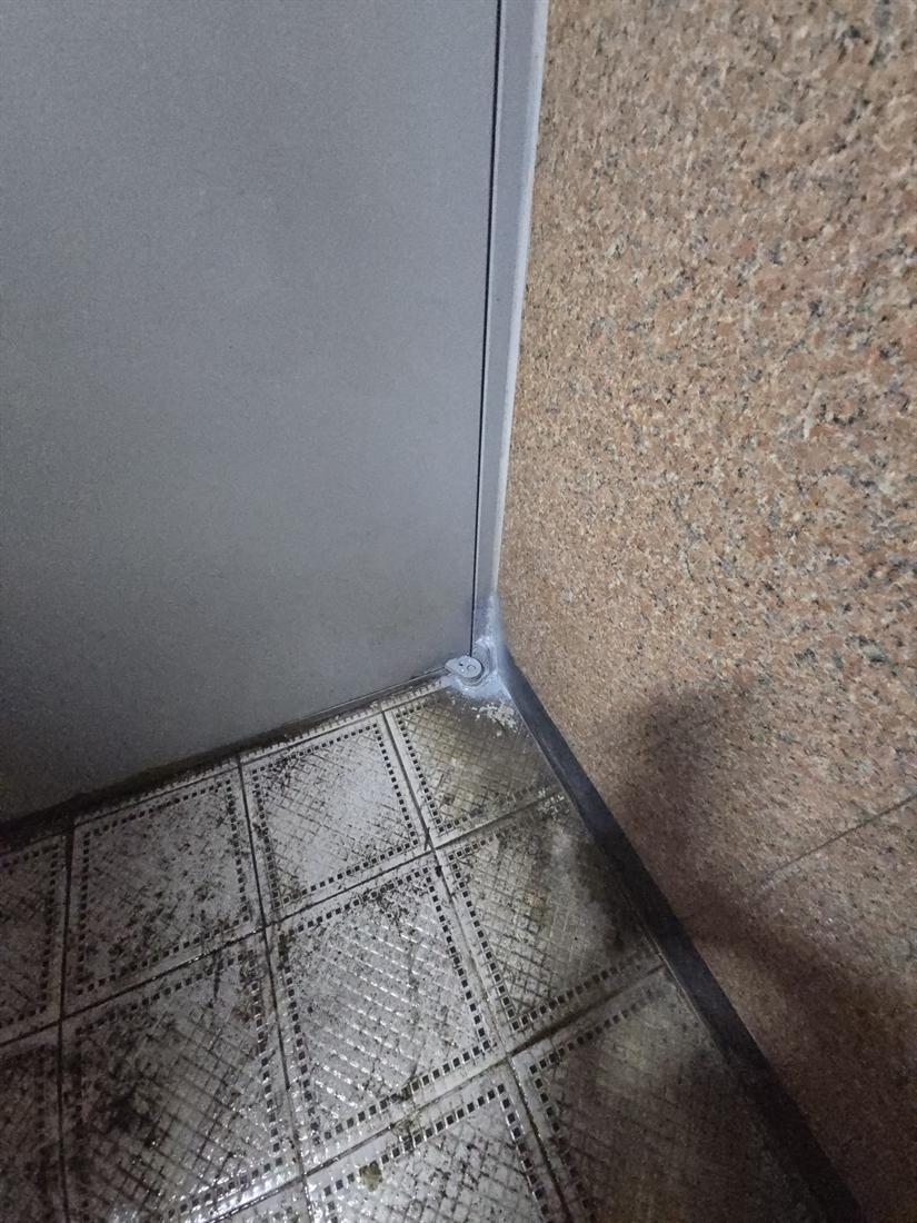 부천 빌딩 화장실 방화문 부식 수리 시공 후